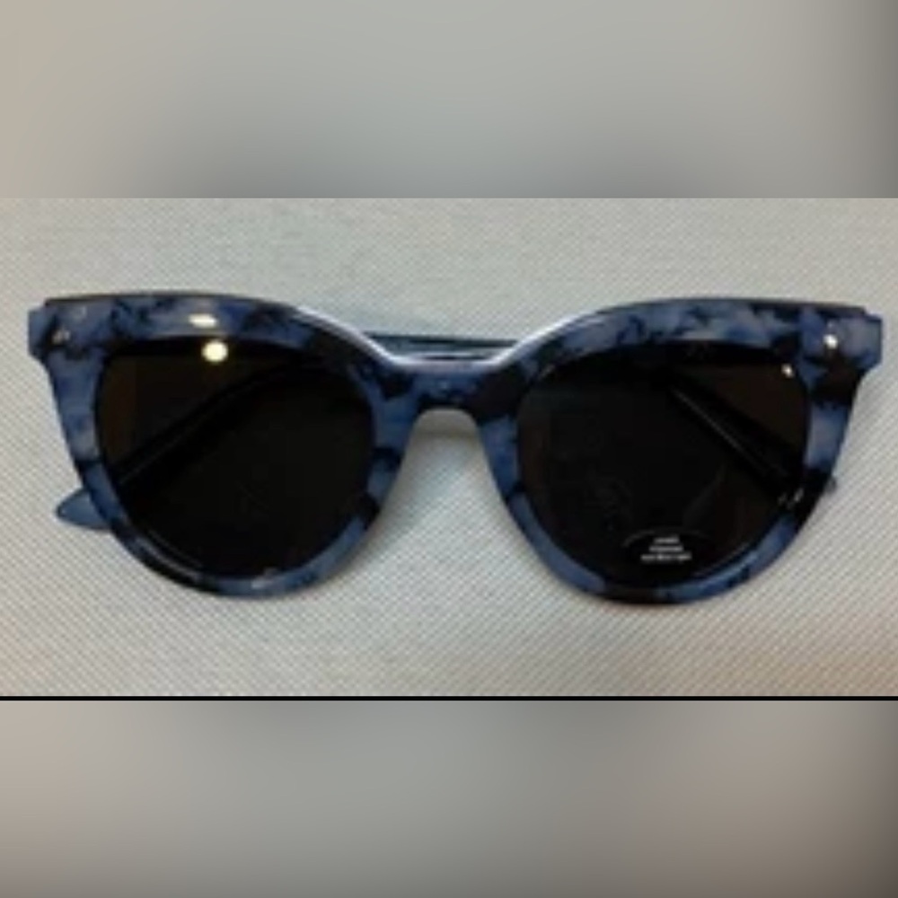 PRIVÉ REVAUX Polarized Cat Eye Sunglasses Blue Marbled Black UV400